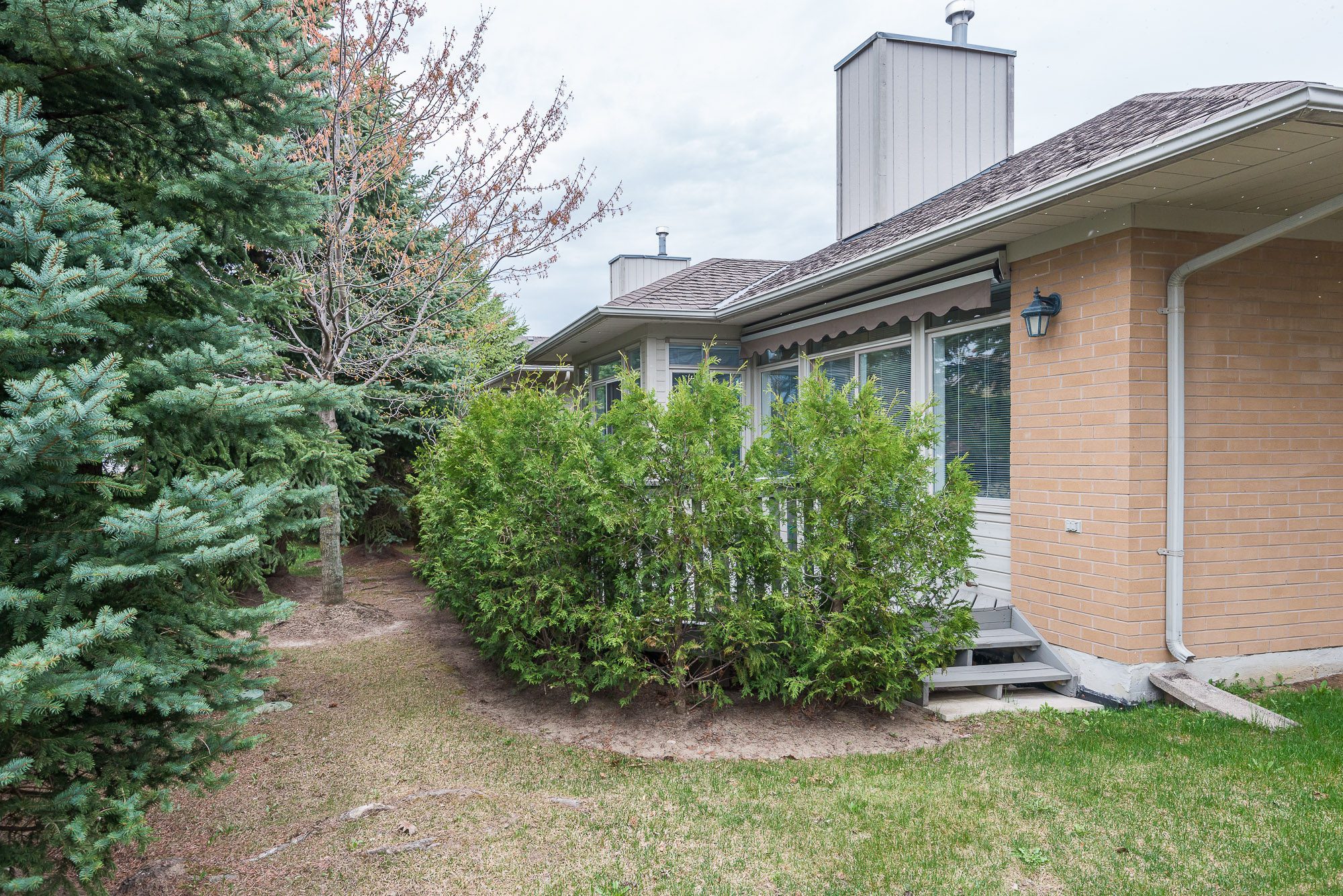 4 Dale Meadow Way. Swan Lake, Markham Tar Team Real Estate