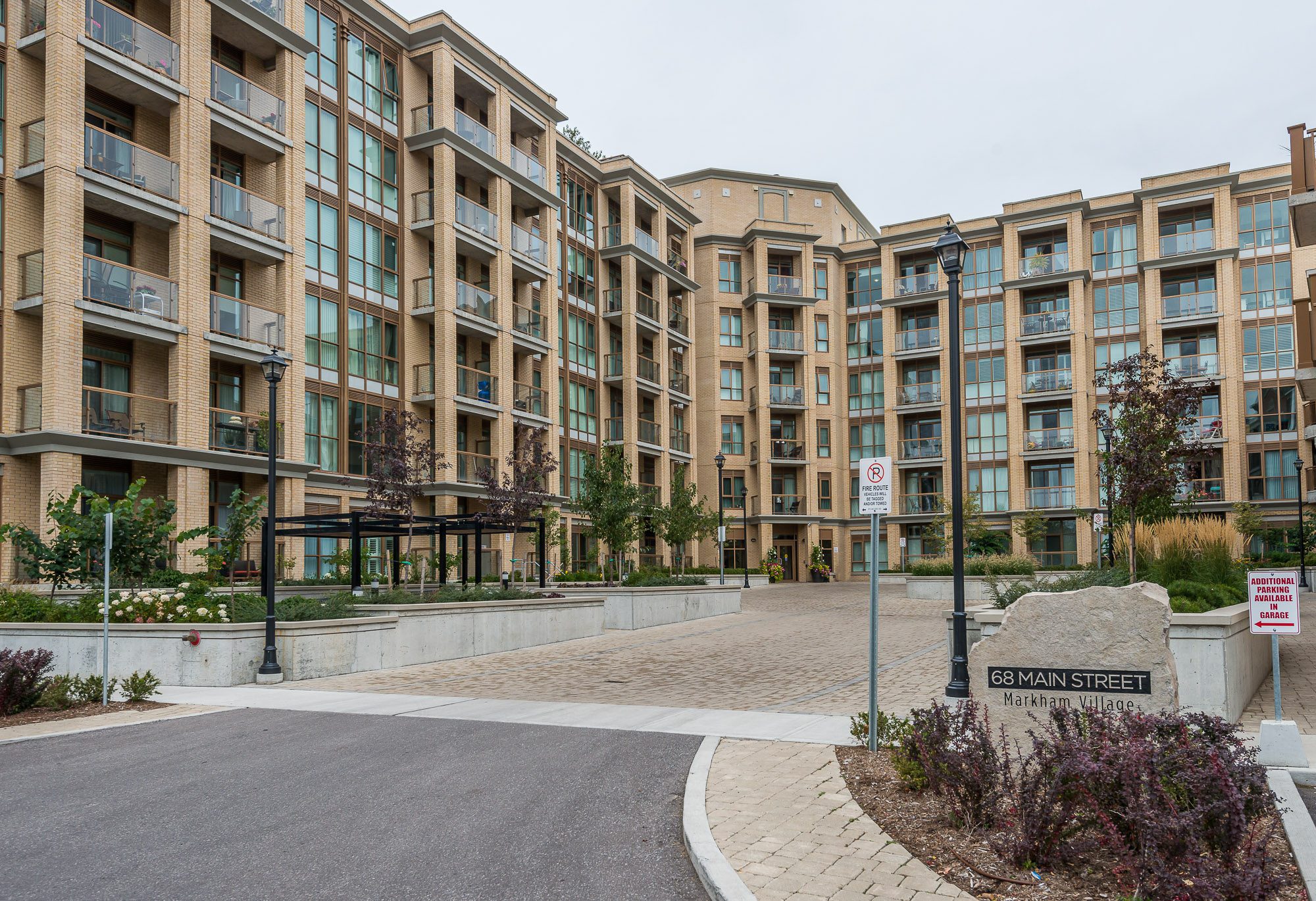 68 Main Street North PH419, Markham Tar Team Real Estate