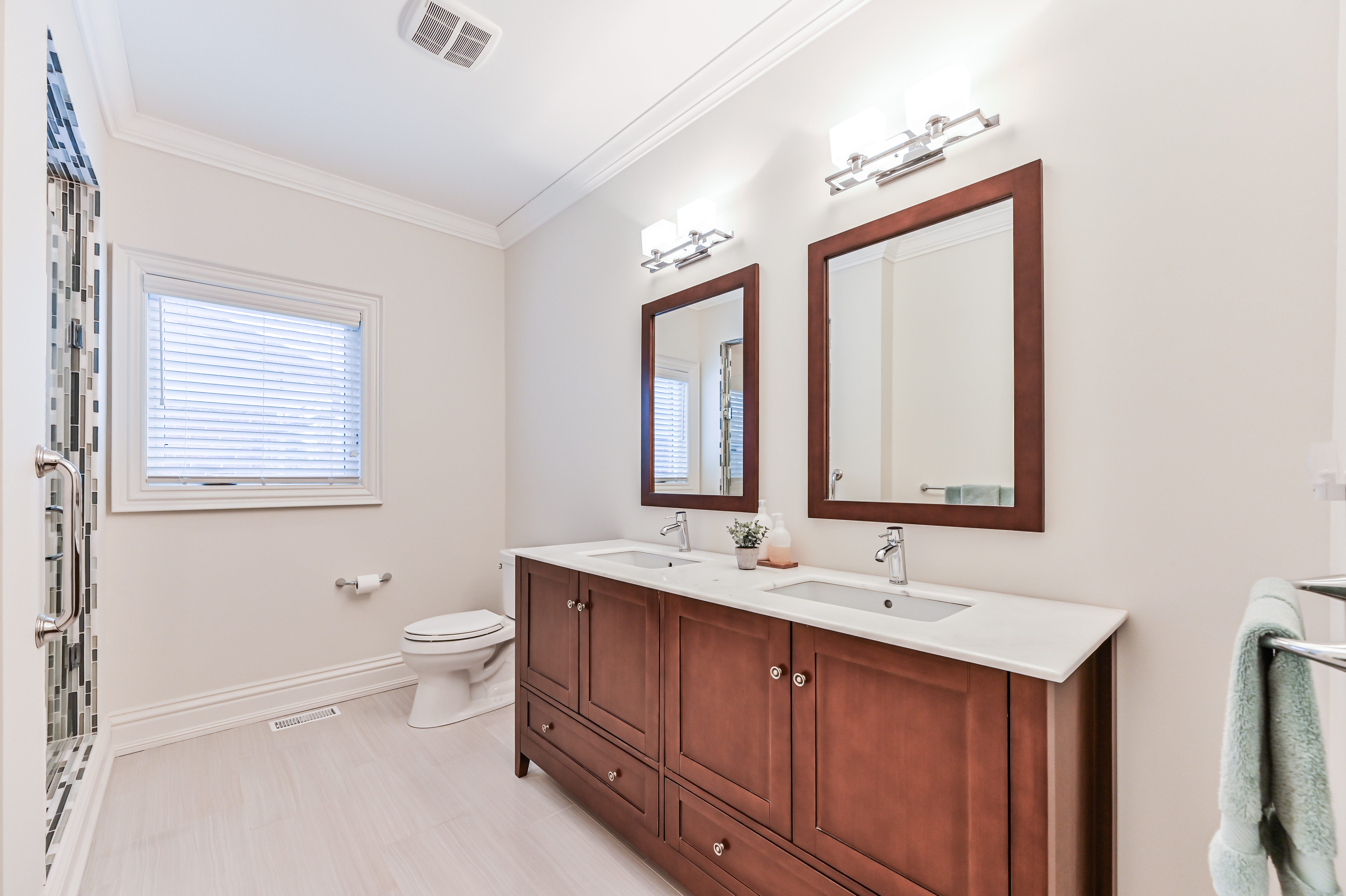 16 Windridge Drive, Markham Tar Team Real Estate