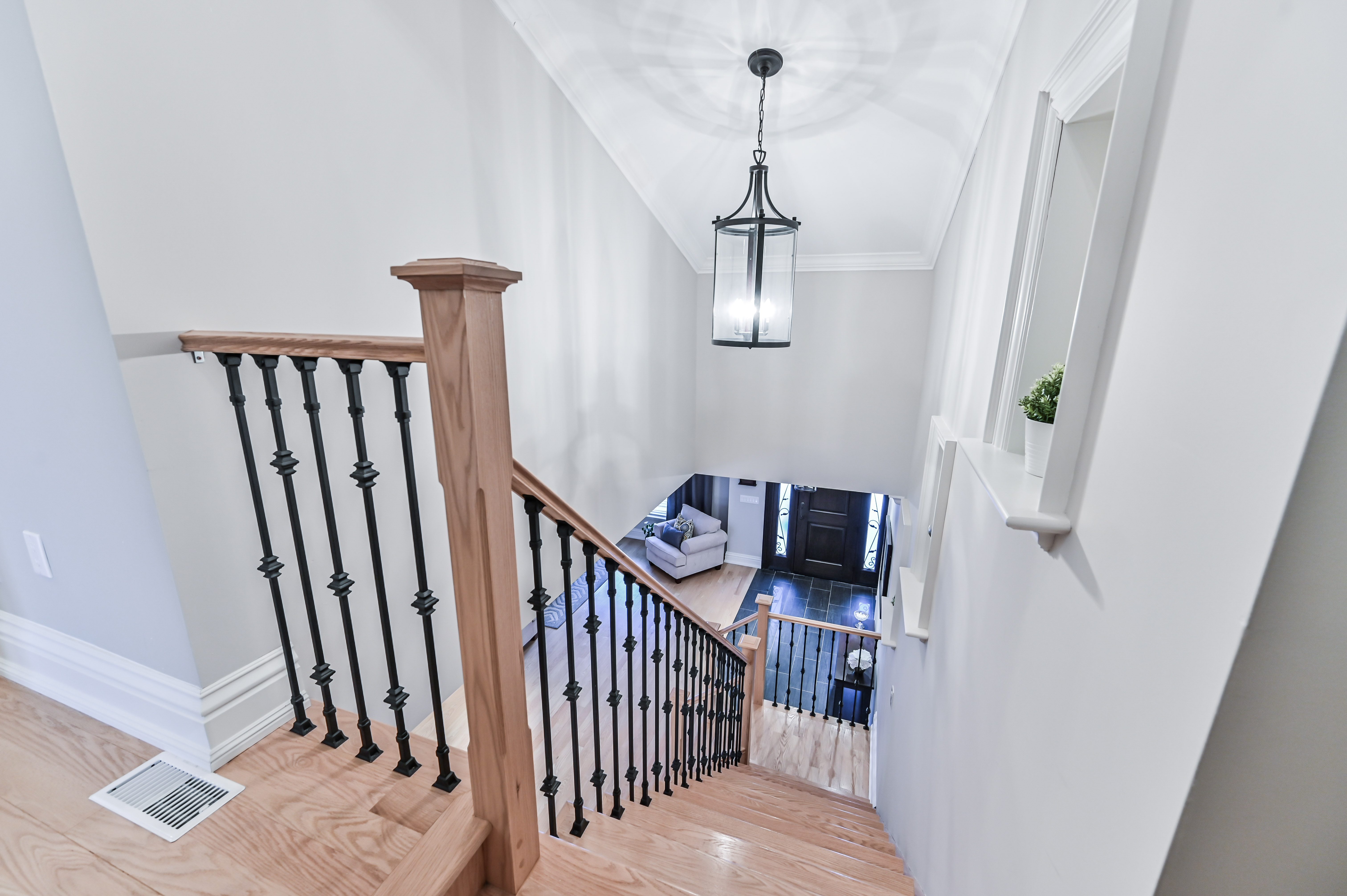 16 Windridge Drive, Markham Tar Team Real Estate