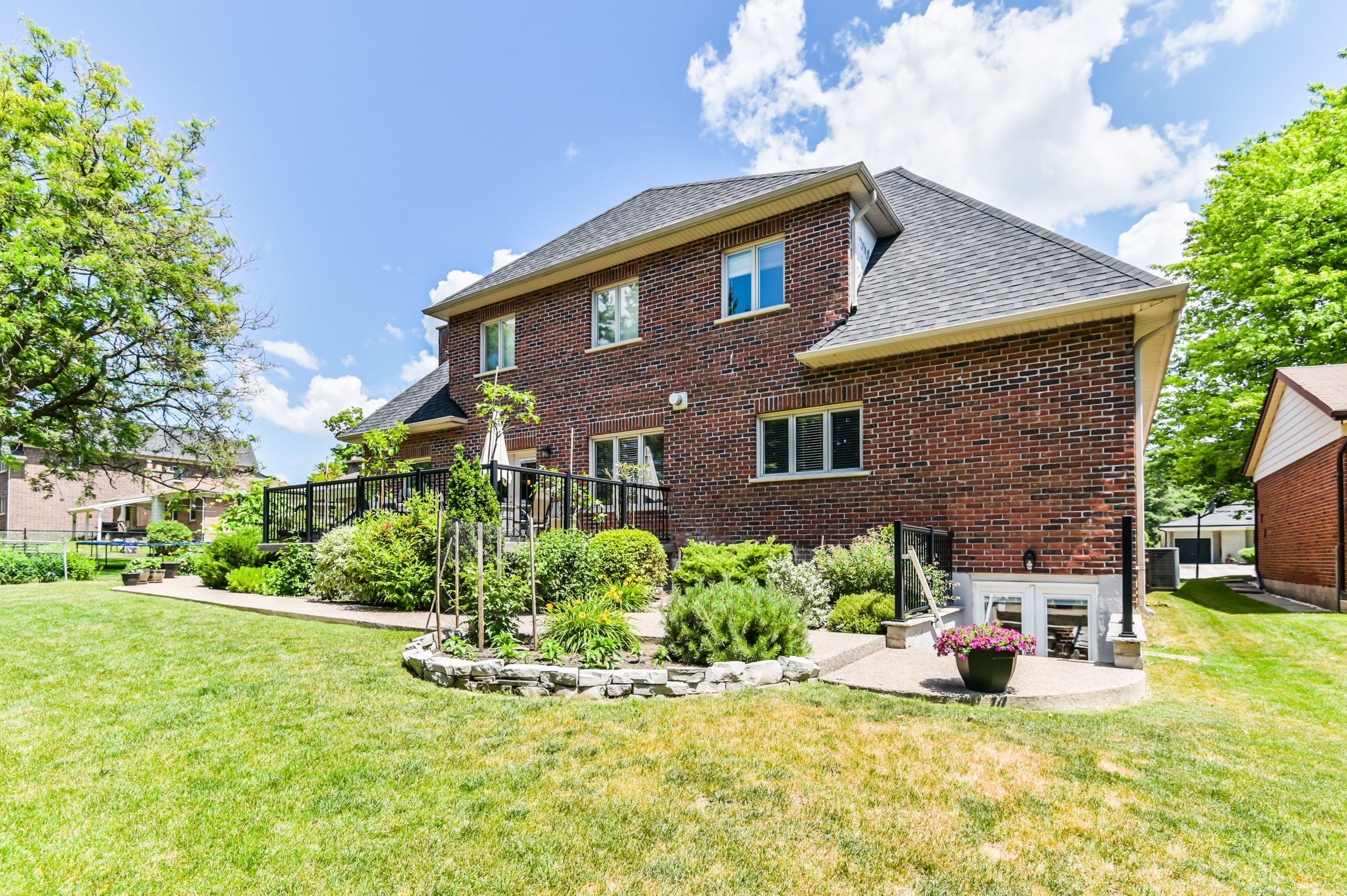 16 Windridge Drive, Markham Tar Team Real Estate