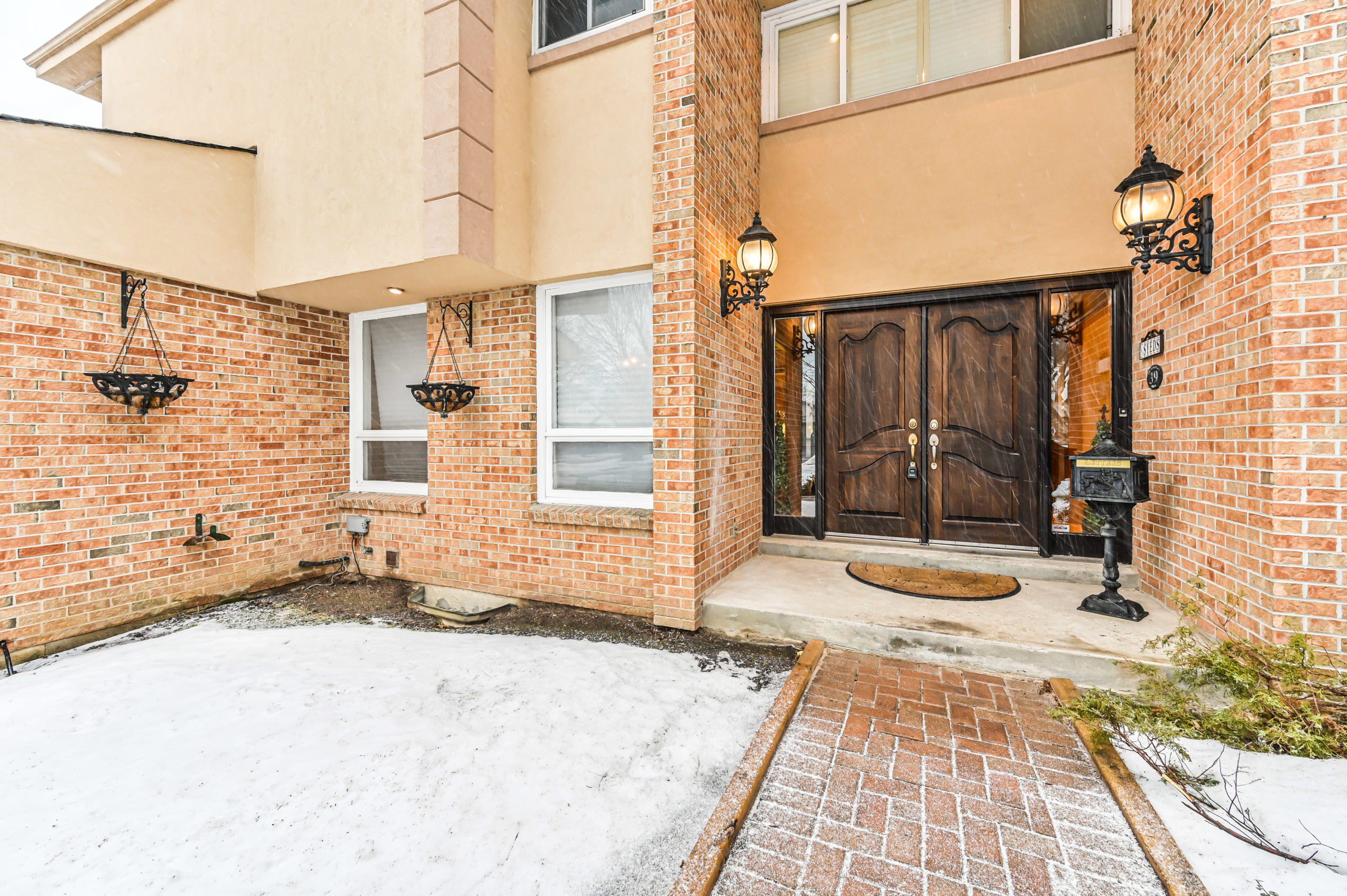 39 Sir Lancelot Drive, Markham Tar Team Real Estate