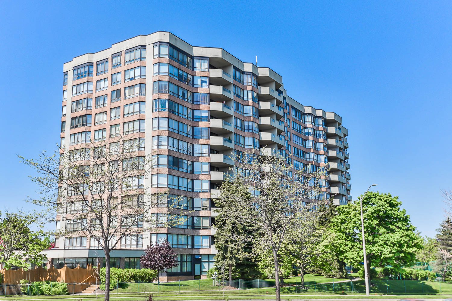 Td 680 Markham Rd 25 Austin Drive Suite 621 Markham - Tar Team Real Estate